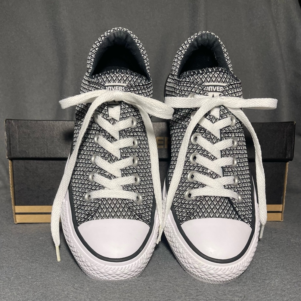 Women’s Converse All Star.  Size 7